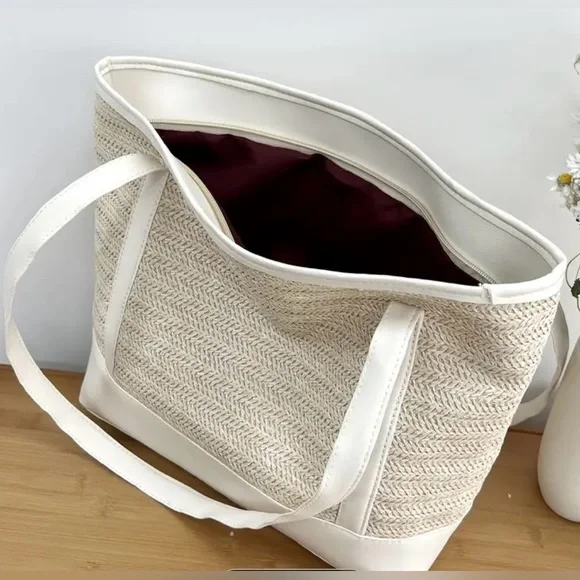 NIP Large Capacity Tote Bag - Perfect for Beach and Casual Outings - Picture 4 of 5